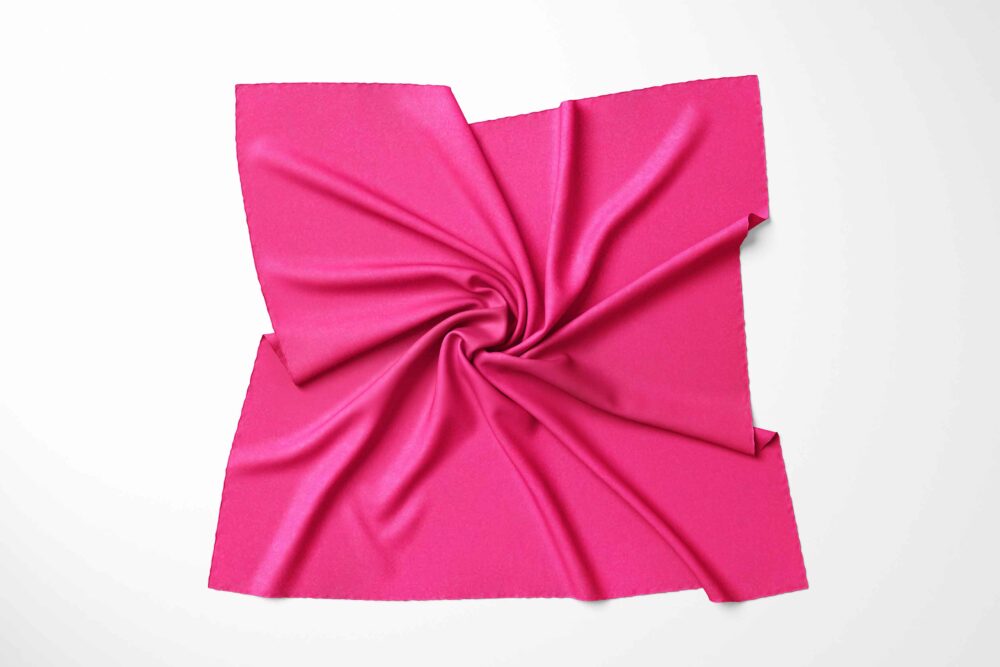 X00100W7UX_Kaulaliina_55x55_Silkki_fuksia_2_BR.jpg